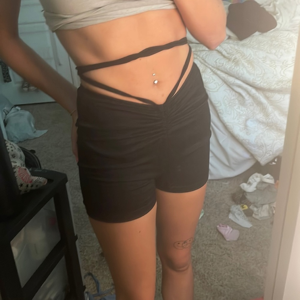 Short tight tie shorts !